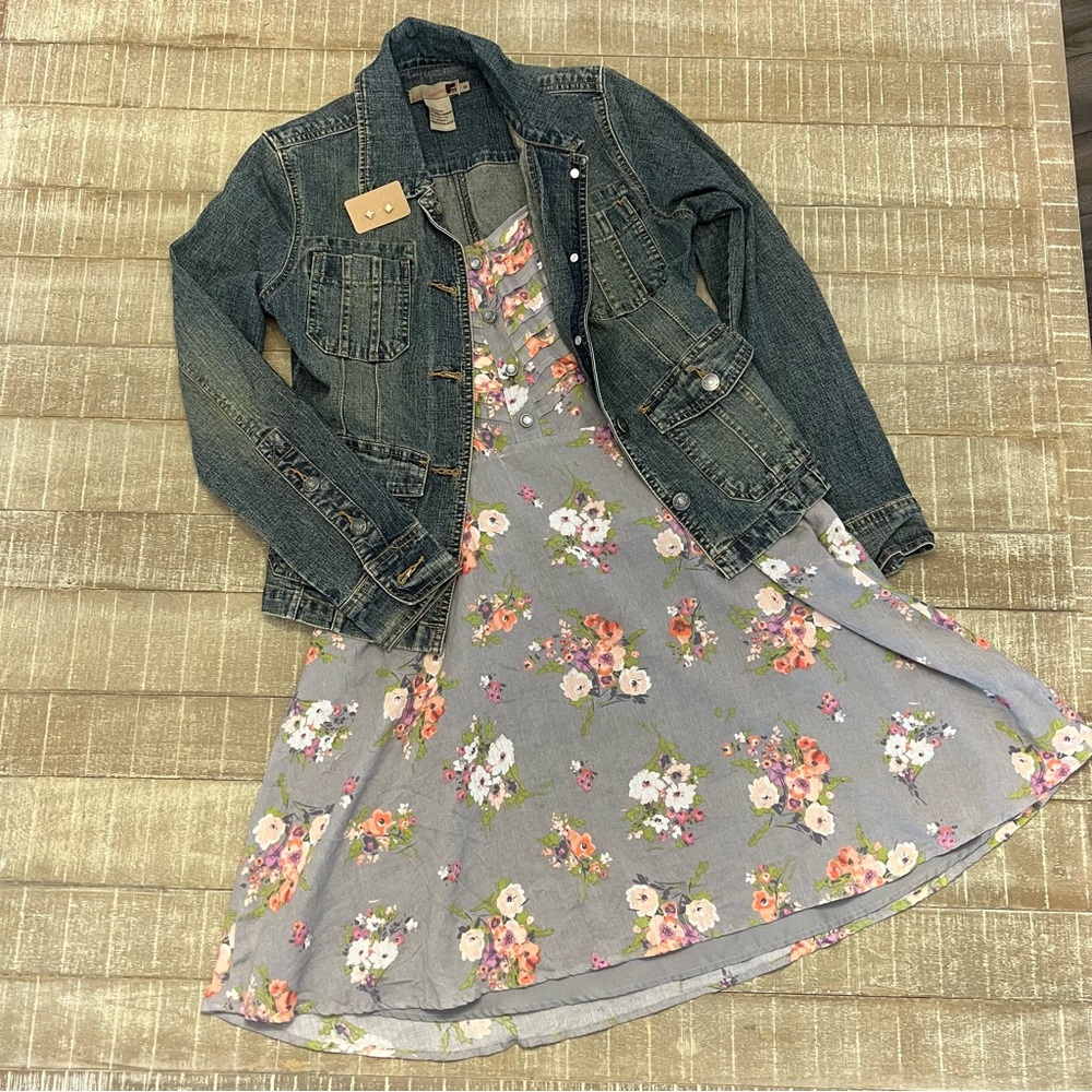 Lauren Conrad Size 14 Beautiful Gray Floral Dress